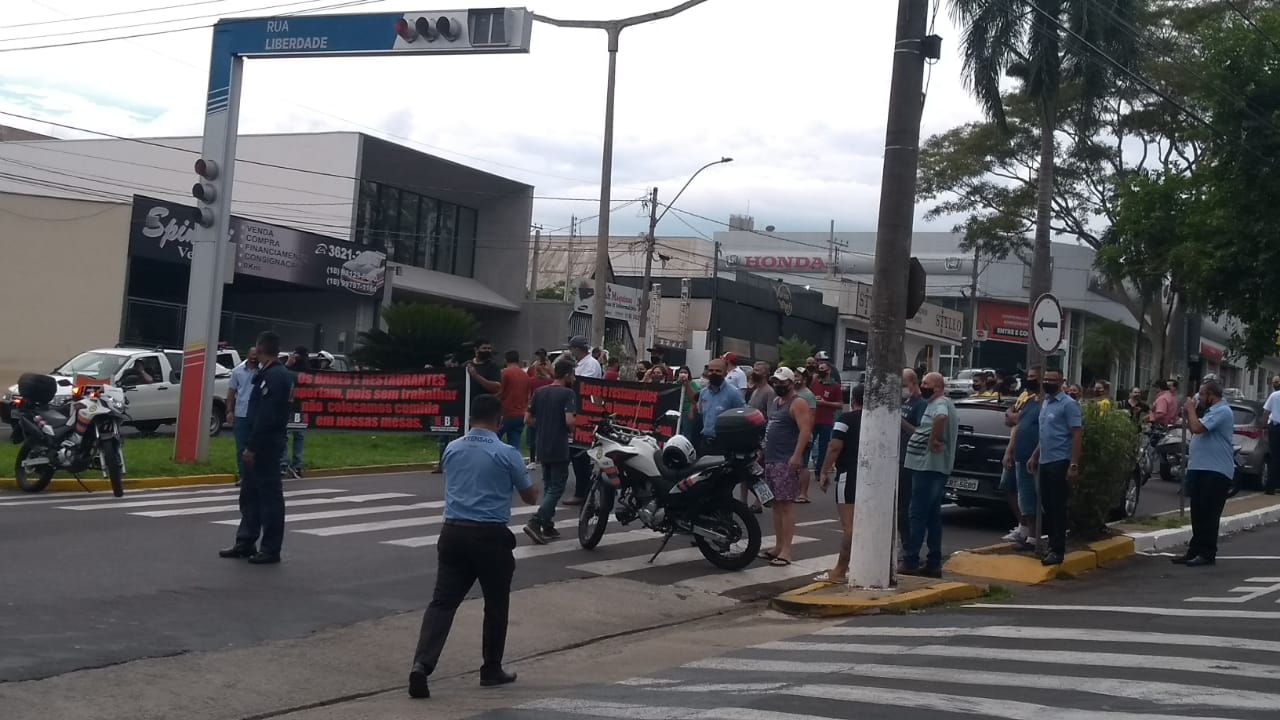 PROTESTO COMERCIANTES ARACATUBA 2