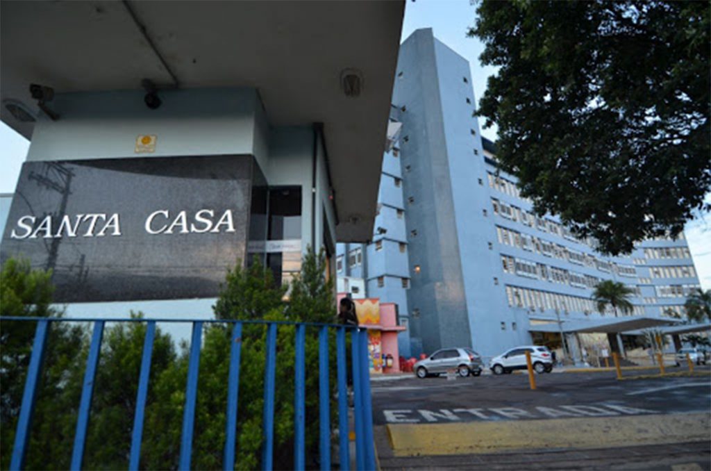 Covid: Santa Casa de Araçatuba tem 45 pacientes do município nas alas destinadas ao tratamento da doença. 
