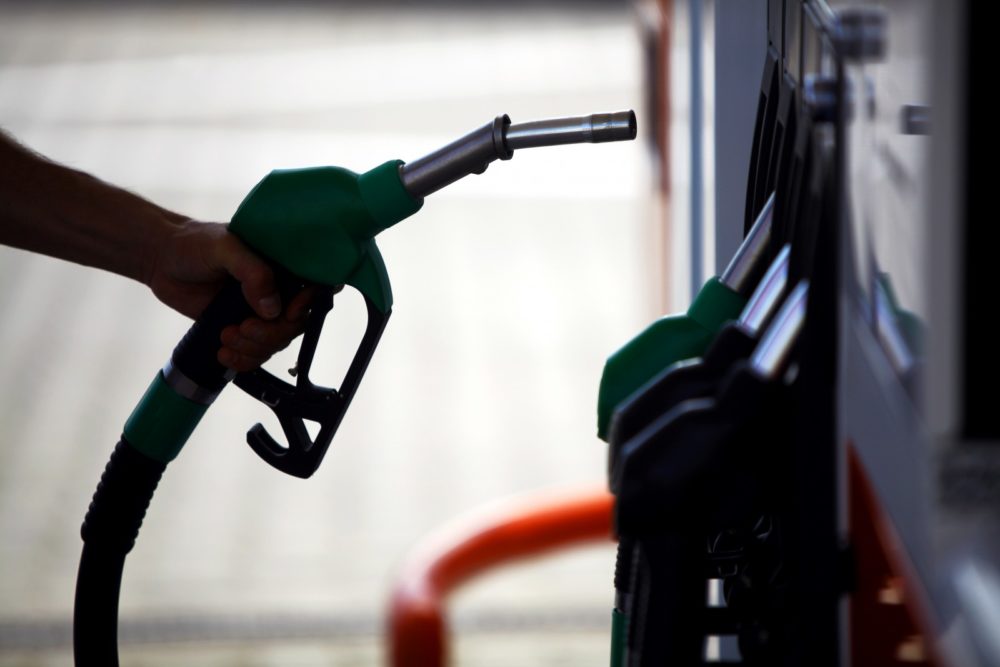 Gasolina ultrapassa R$ 7 o litro em quatro estados