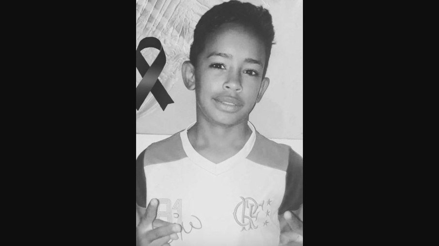 Menino de 14 anos morre ao cair de 10 metros enquanto soltava pipa no Rio de Janeiro