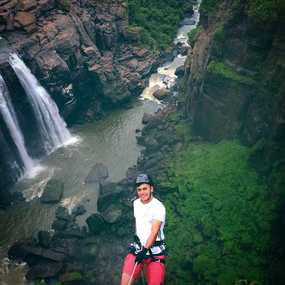 Rapaz morre afogado em cachoeira ao tentar fazer selfie