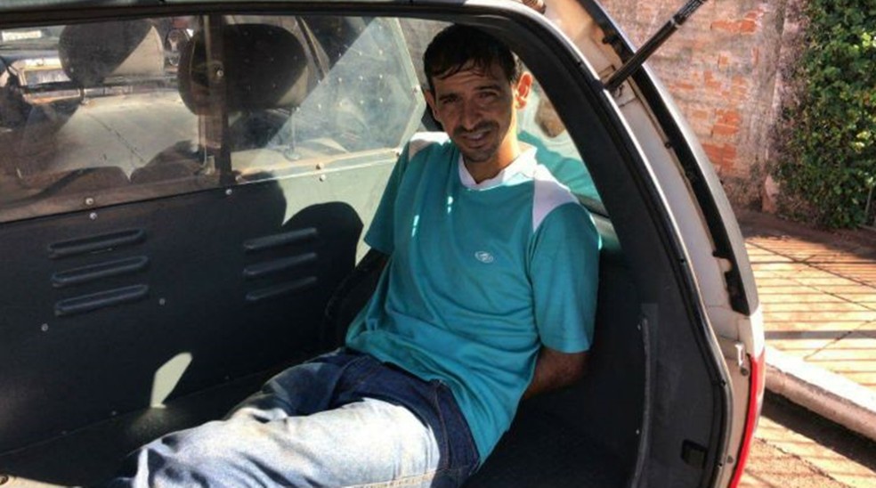 Suspeito foi preso em Pereira Barreto e encaminhado para a delegacia de Ilha Solteira (SP) — Foto: Polícia Militar/Divulgação/Arquivo