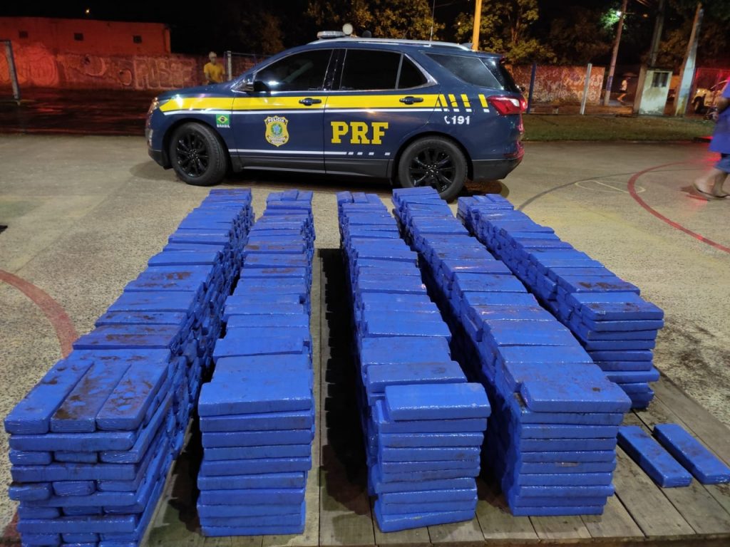 PRF apreende quase 1 tonelada de drogas em Penápolis