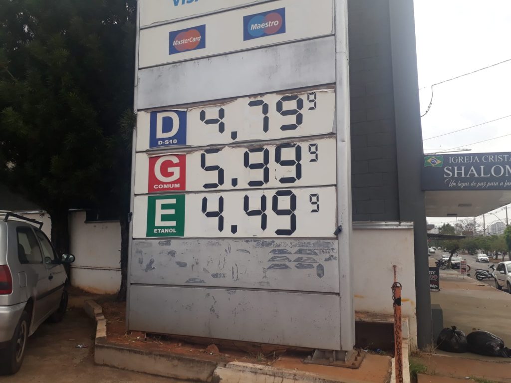 Posto de combustível na Odorindo Perenha vende a gasolina a R$ 5,999 e o etanol a R$ 4,499