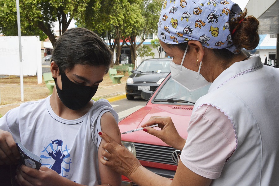 Birigui vacina público de 12 e 13 anos e entra na fase final da imunização dos adolescentes