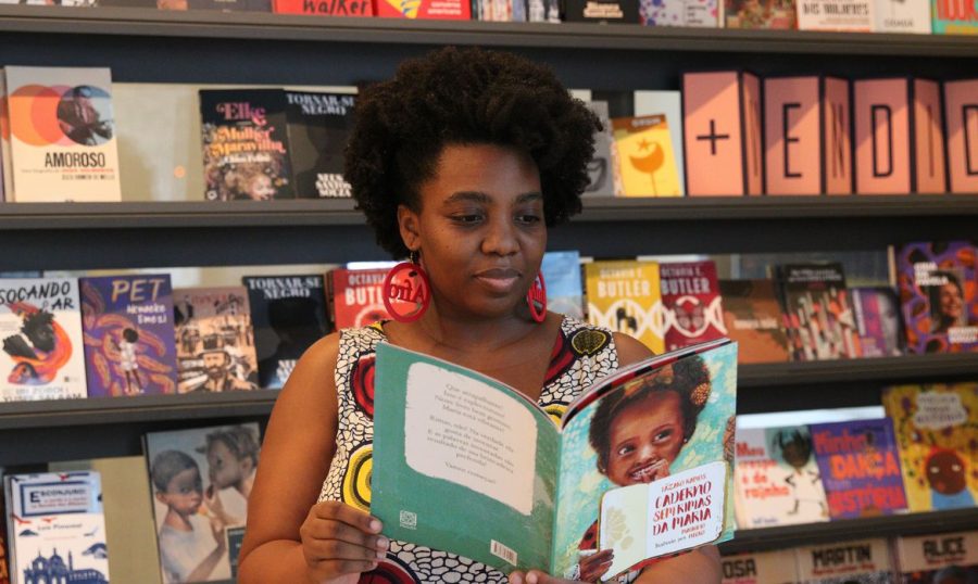 São Paulo - A pesquisadora Luciana Bento fala sobre a diversidade de livros infantis com protagonistas negros e escritos por autores não brancos no mercado editorial brasileiro, na livraria Mega Fauna. ( Foto: © Rovena Rosa/Agência Brasil)