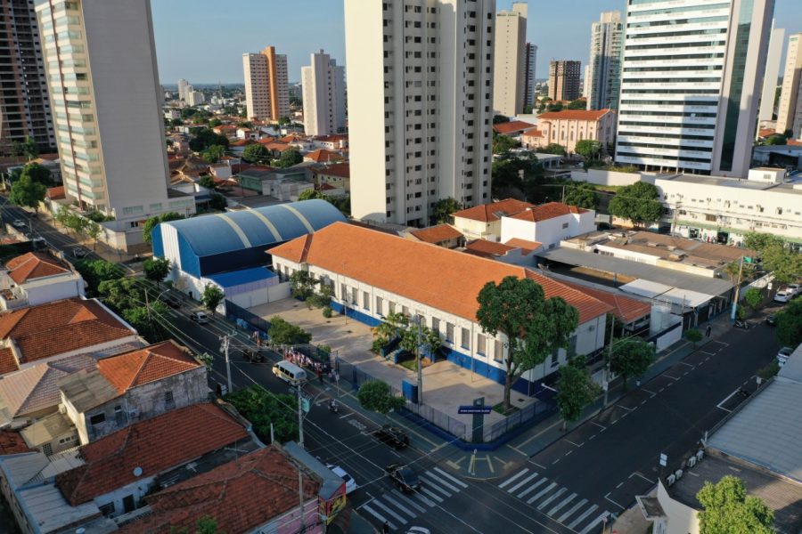 Vista aérea da escola Cristiano Olsen em Araçatuba SP