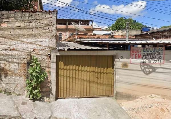 Garagem funciona como igreja improvisada em Santa Luzia, na Grande BH. Tiro atingiu o telhado do local (Google Maps)