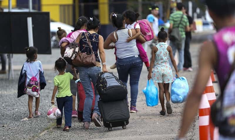 mulheres e crianças refugiados da venezuela