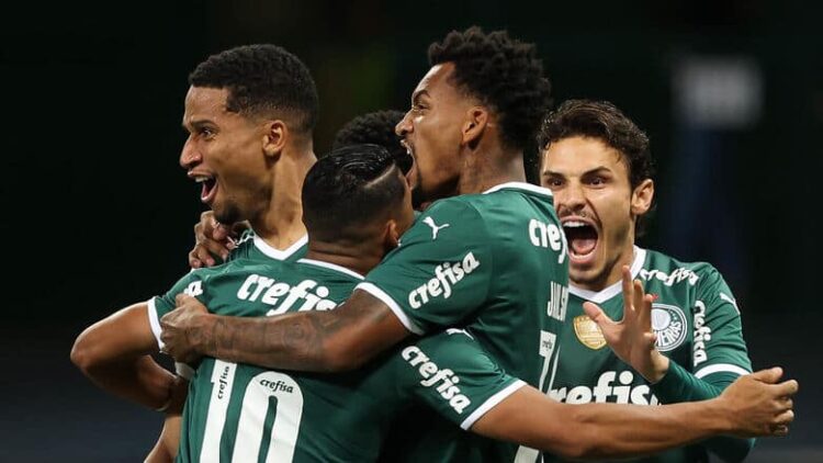 Jogadores do Palmeiras comemoram gol contra o Bragantino - Crédito: Cesar Greco/Palmeiras