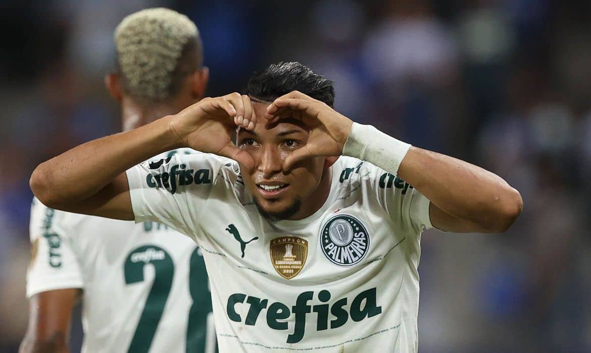 Jogador do Palmeiras comemora gol