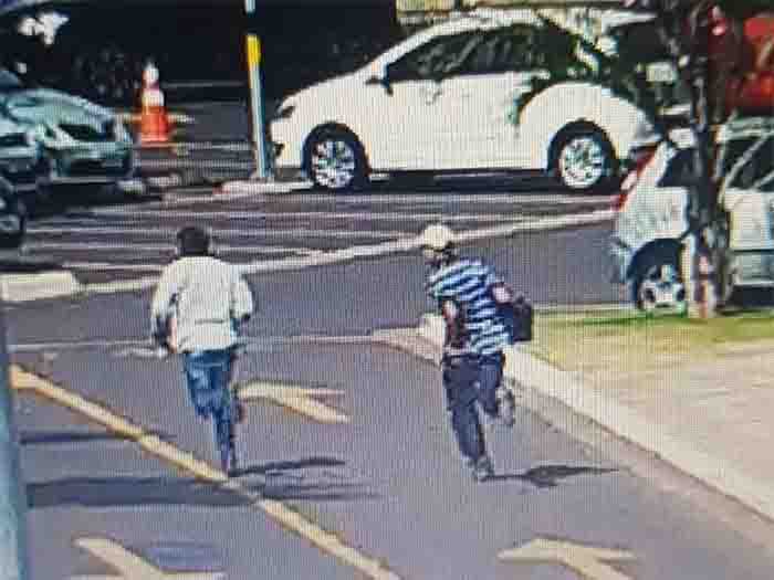 JOvens fugindo após assalto no shopping