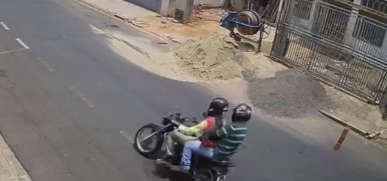 Assaltantes de motocicleta em Araçatuba