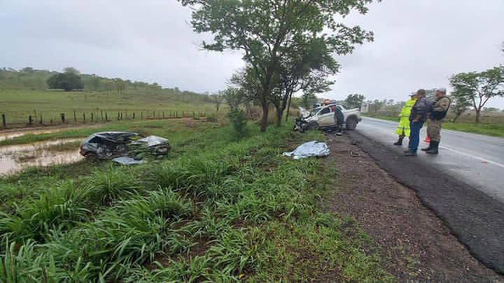 Fiat Uno ficou completamente destruído em acidente
© Redes sociais/divulgação