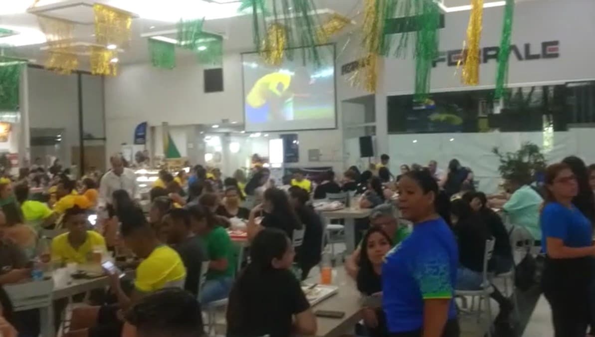 Arena Multi Shop conta com telões e equipamento de som profissional para os jogos do Brasil na Copa do Mundo