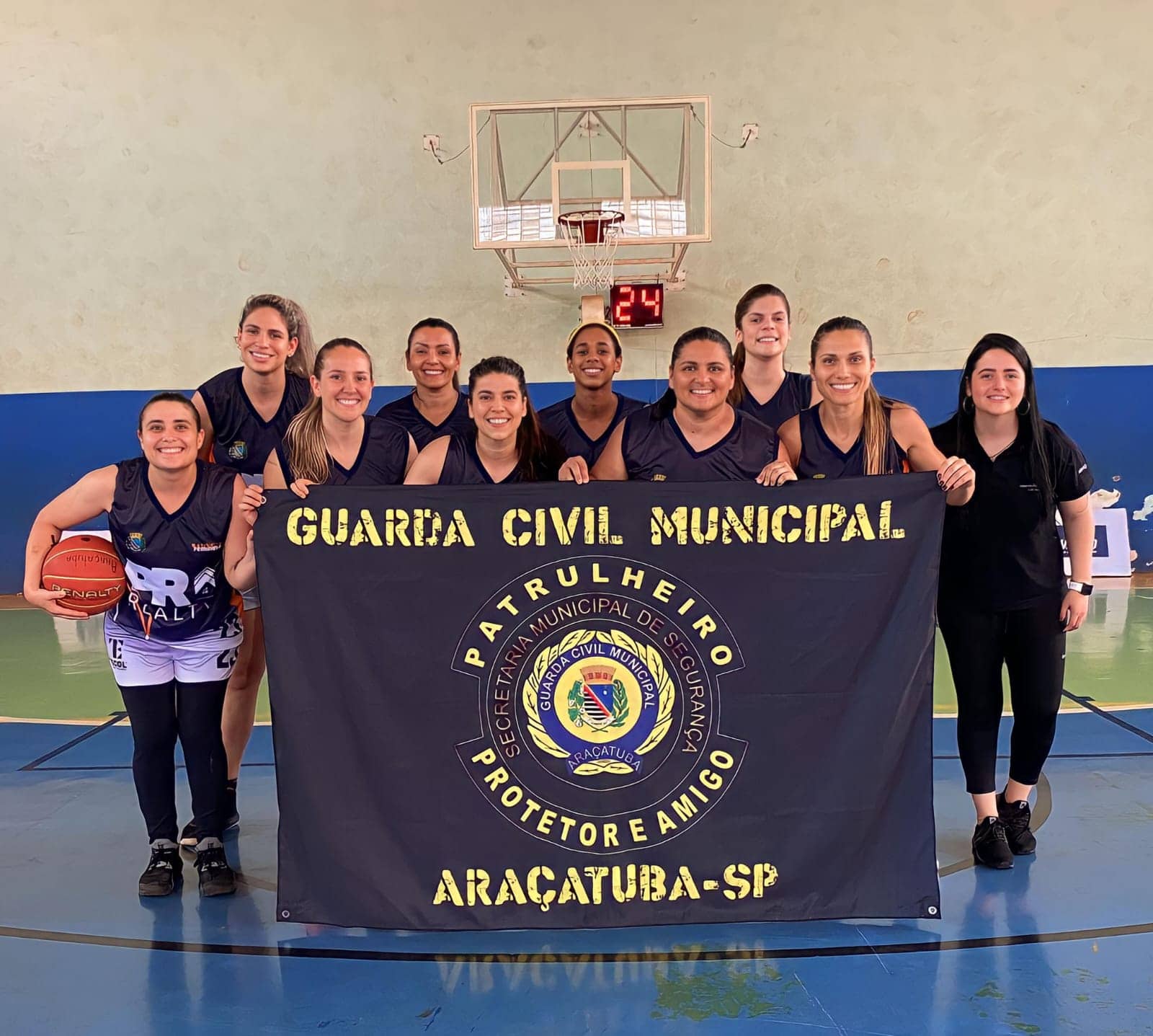 equipe feminina de basquete de aracatuba