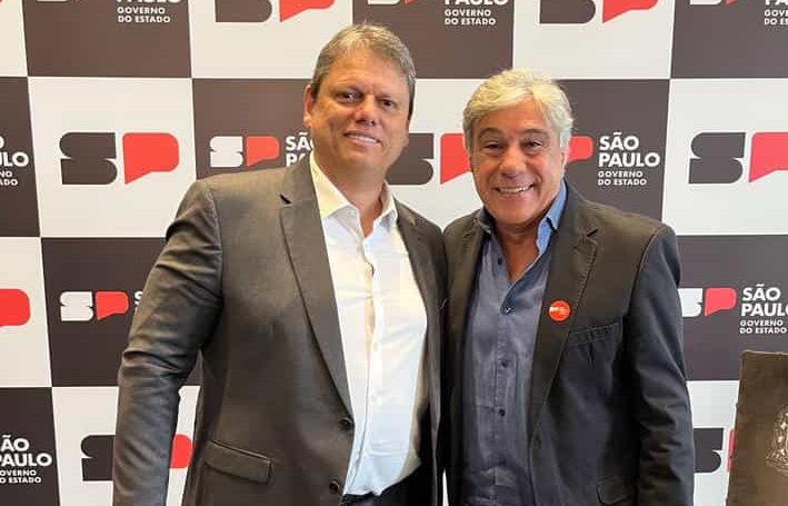 Tarcísio de Freitas e Carlos Hernandes, em encontro no Palácio dos Bandeirantes, nessa segunda-feira (27)