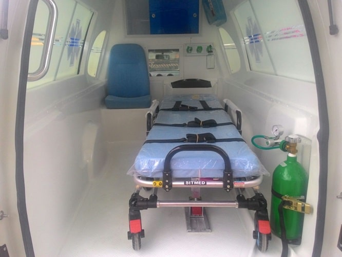 ambulancia paciente maca min