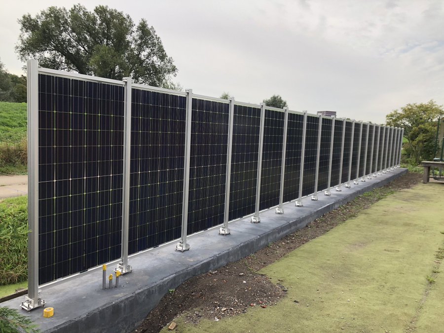 Uma cerca de painel solar na Holanda. (X/ GideonGoudsmit )