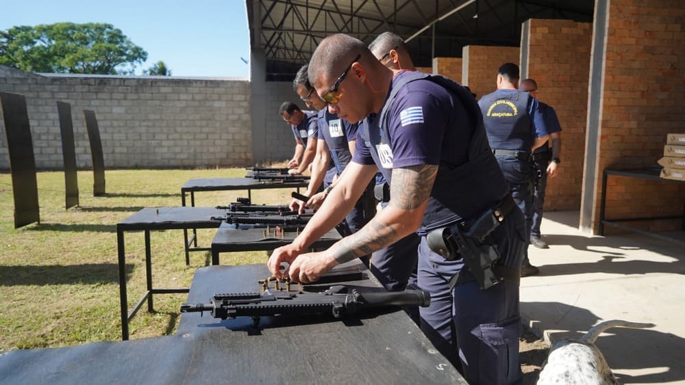 GCMs de Aracatuba em treinamento com armamento pesado