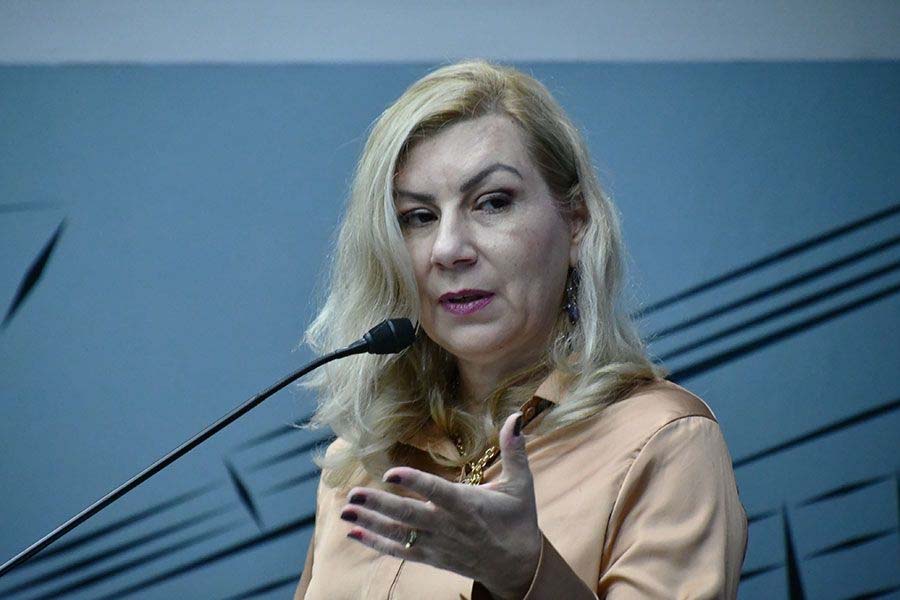 Sabatina: secretária reconhece desatualização do plano de Educação e fala em mudança Ana Paula Braga secretaria de educacao