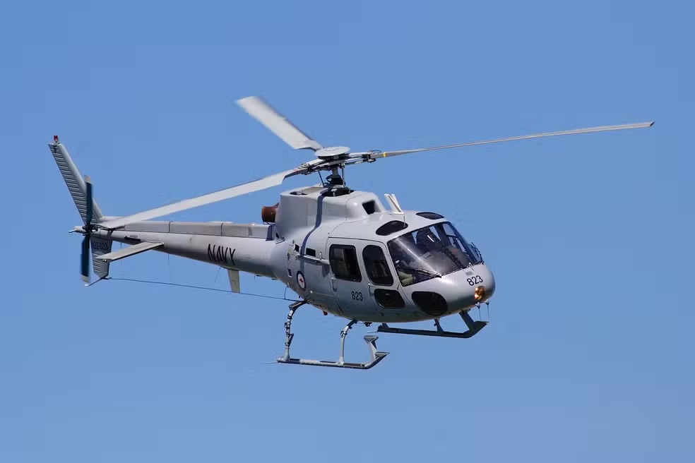 Dois helicópteros se chocam no ar e deixam seis mortos no Rio Eurocopter AS 350 B2, um dos helicópteros envolvidos no acidente no Rio de Janeiro. (Foto: Reprodução)