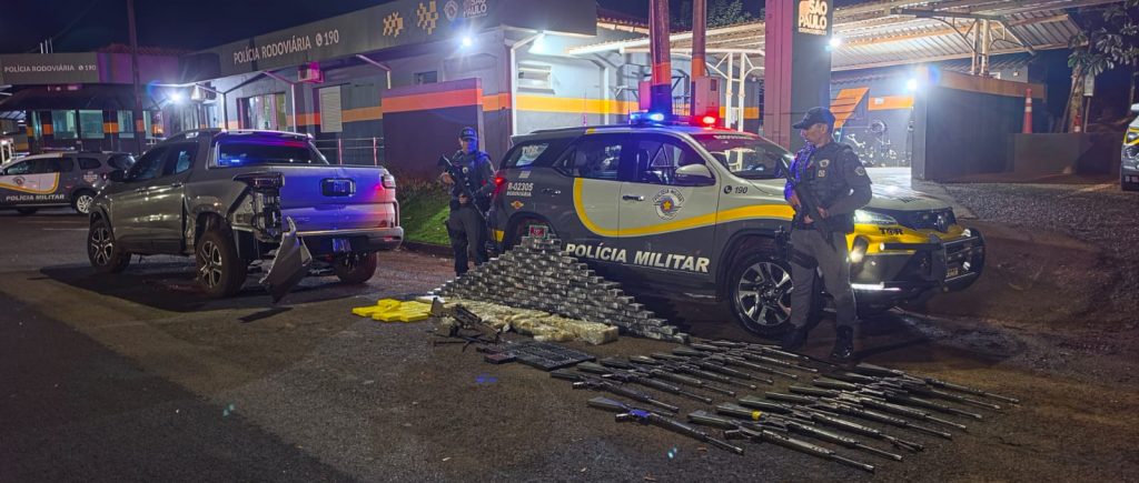 PM apreende 18 fuzis e drogas durante operação no interior de SP PM apreende 18 fuzis e drogas durante operacao