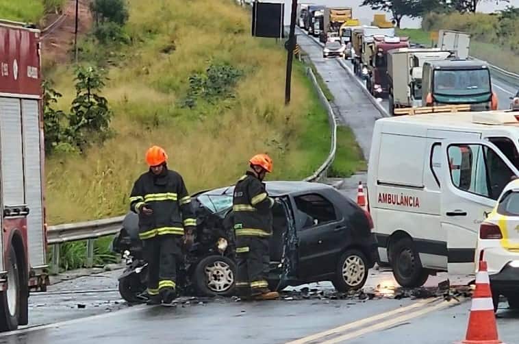 Motorista morre em colisão frontal com ambulância na SP-425 Foto: Região Noroeste