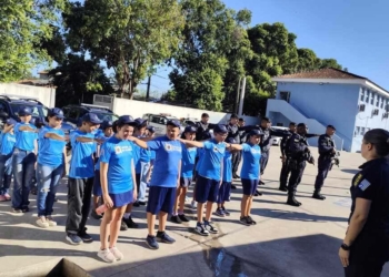criancas do projeto anjos da guarda em Aracatuba