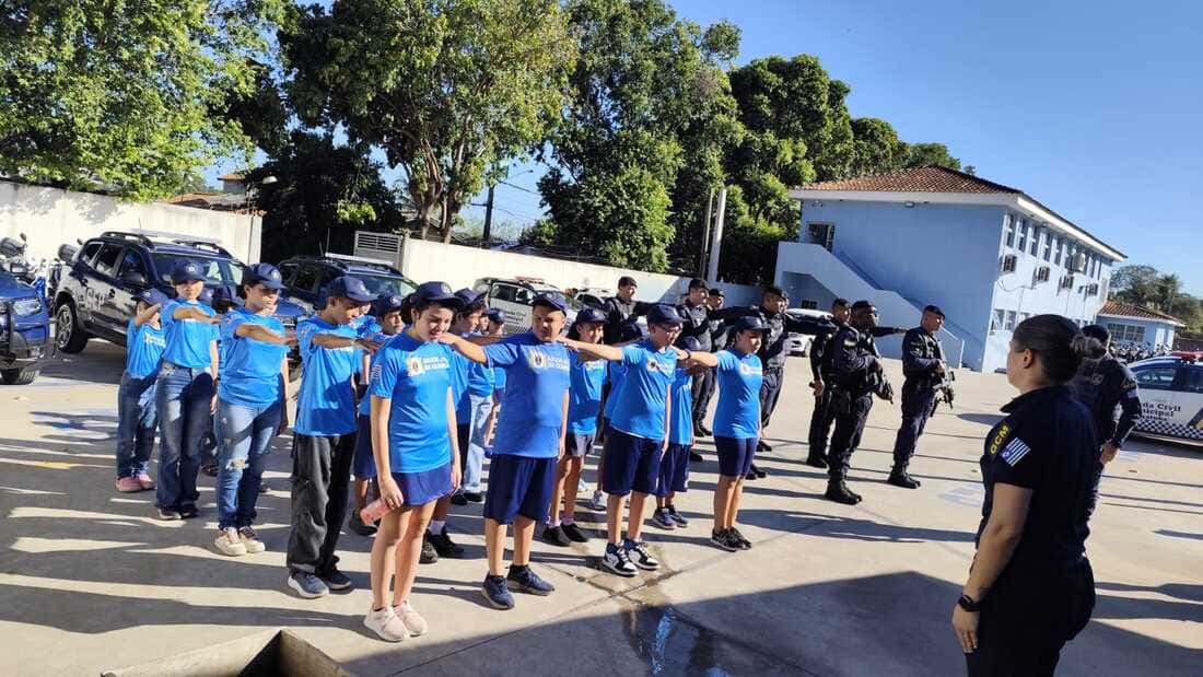 criancas do projeto anjos da guarda em Aracatuba