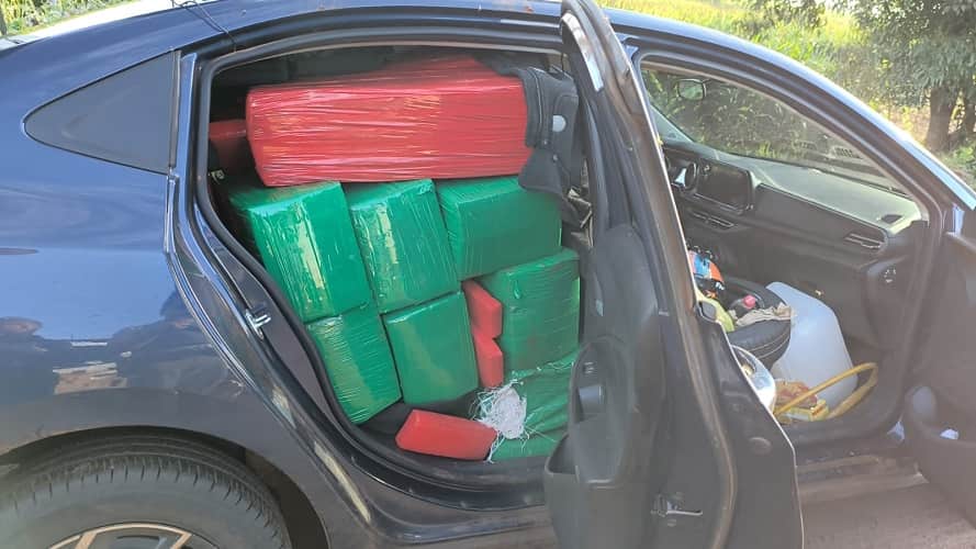 Carro com 700 kg de maconha é apreendido pela Polícia Rodoviária no interior de SP droga carro