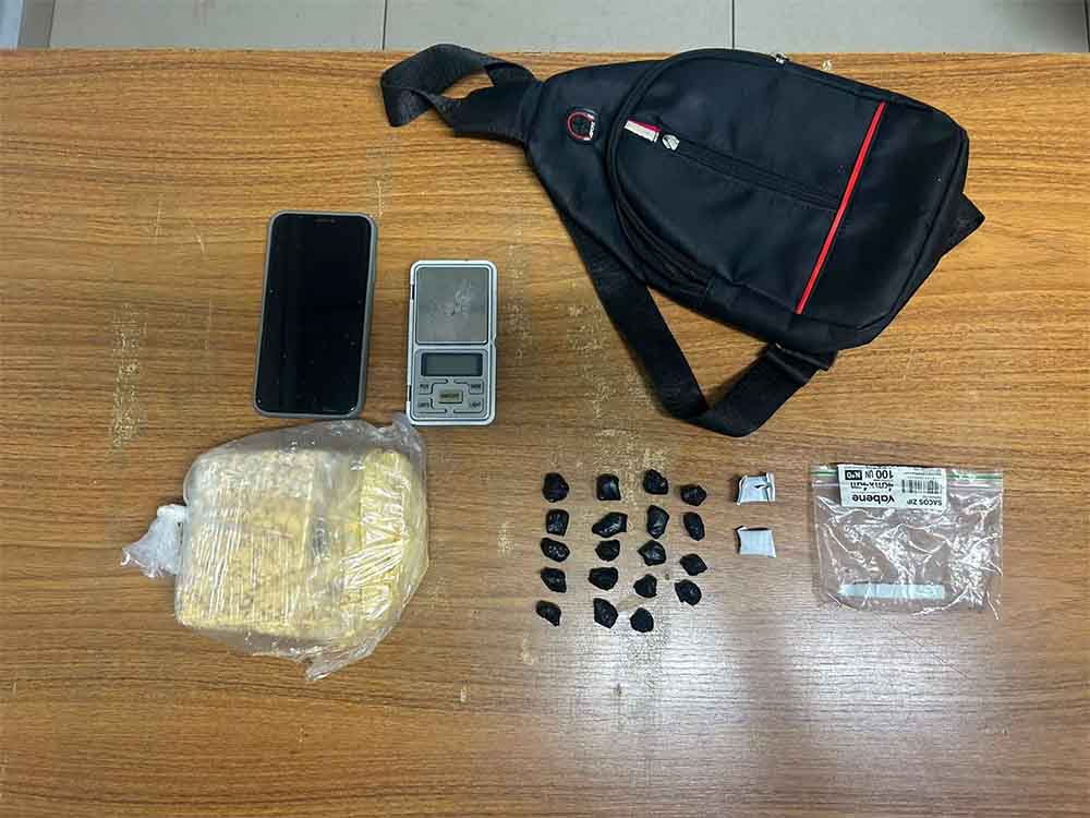 Após perseguição, jovem é preso com quase meio quilo de cocaína jovem de 18 anos preso por trafico