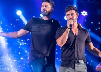 Neste sábado (27), sobe ao palco a dupla Munhoz & Mariano, dona de hits que marcaram o cenário sertanejo nacional/ Divulgação