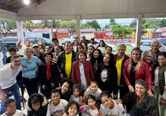 Apeoesp inaugura novo auditório e recebe lideranças em Araçatuba prof bebel apeoesp visita PortoReal