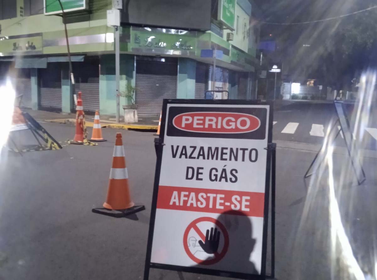 Erro na indicação de rede causa vazamento de gás no centro de Araçatuba vaza gas
