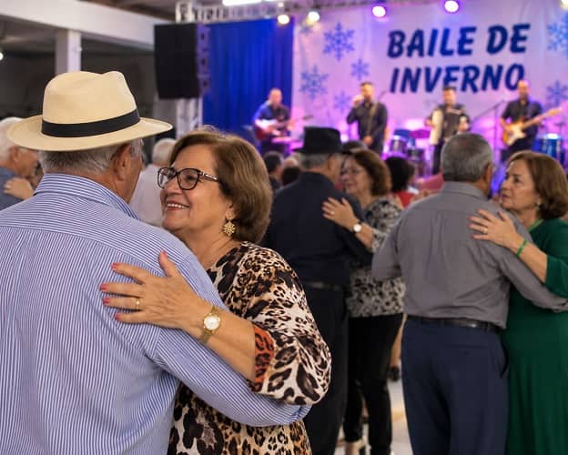 Baile de Inverno reúne música, dança e confraternização da Melhor Idade em Birigui Imagem ilustrativa gerada por IA