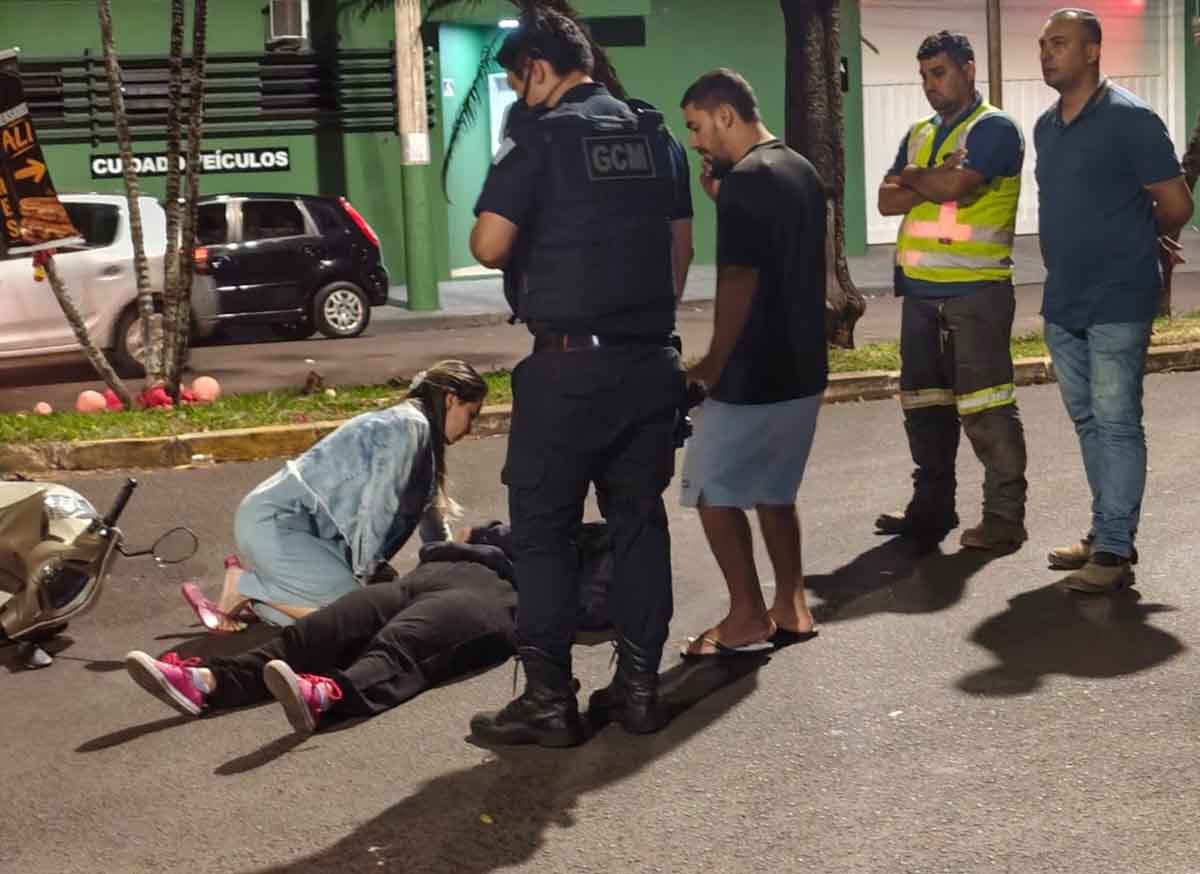 Jovem fica ferida após colisão entre moto e carro em Araçatuba acidente na jorge melen rezek