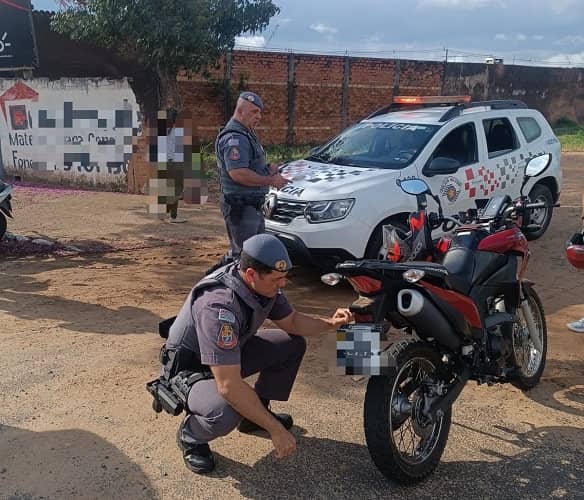 Operação Baixo Ruído multa 19 motoristas e recolhe veículos na região