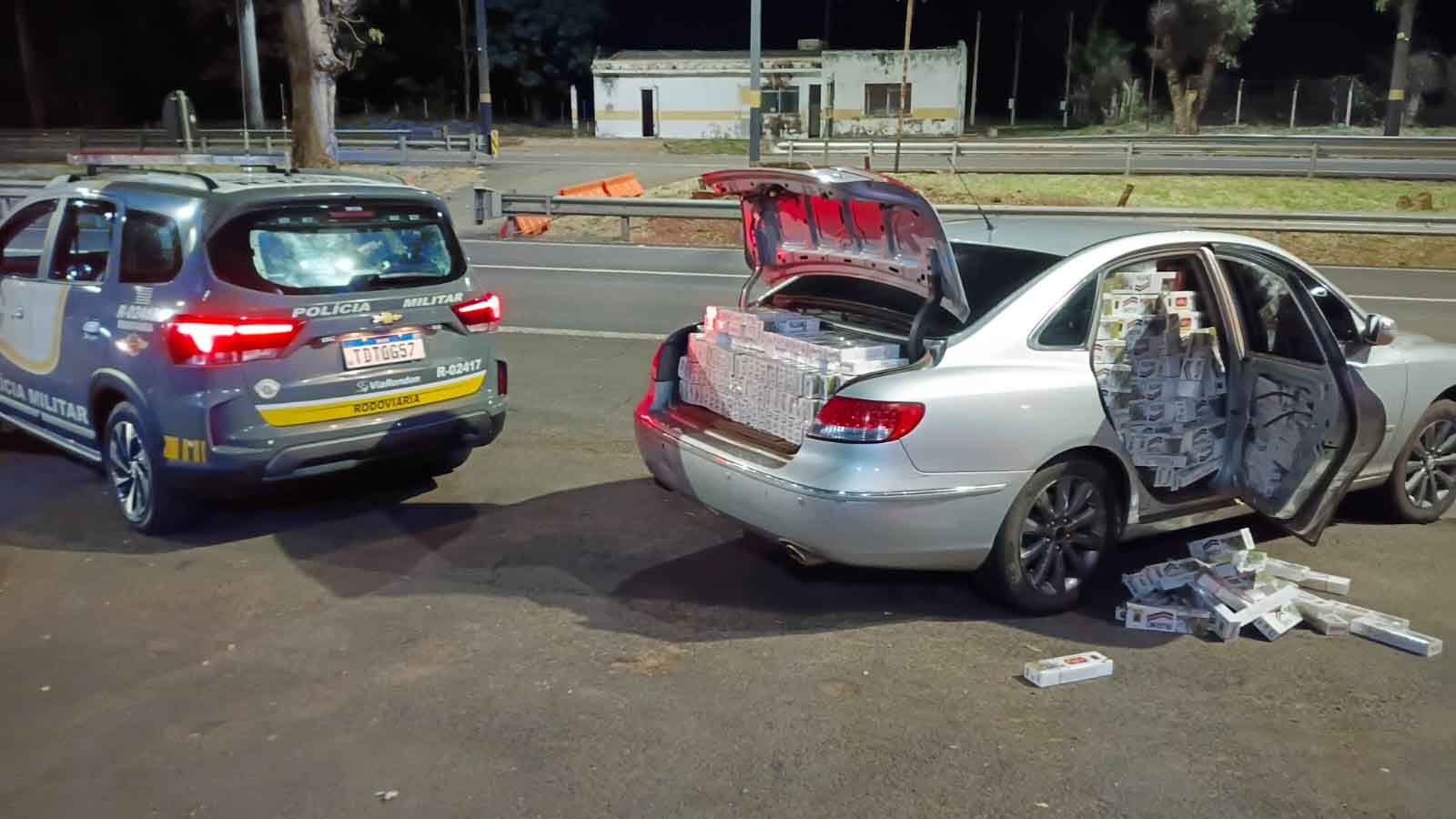 Polícia Rodoviária prende homem com 21,5 mil maços de cigarros contrabandeados contrabandop de cigarro