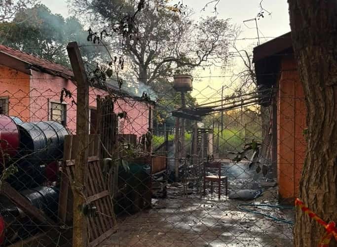 Fogo após combate a marimbondos destrói residência em Araçatuba incendio ata