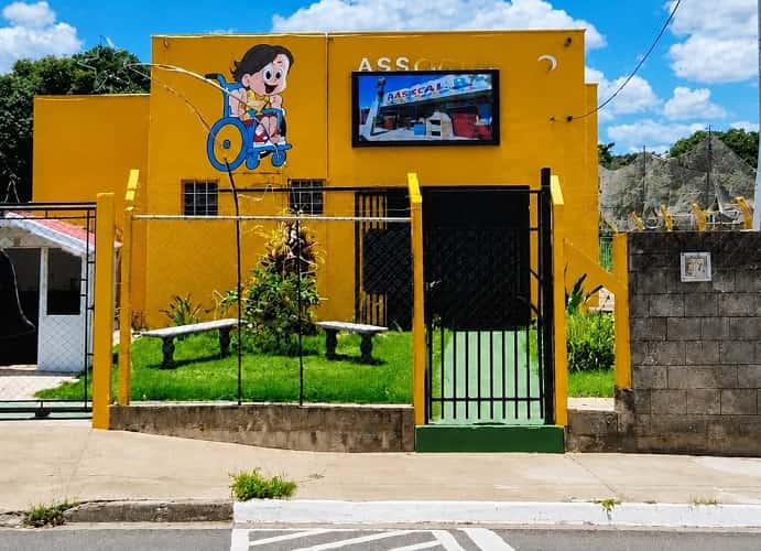 Moradora de Birigui ganha Fiat Uno em ação do Instituto dos Cadeirantes instituto cadeirantes birigui