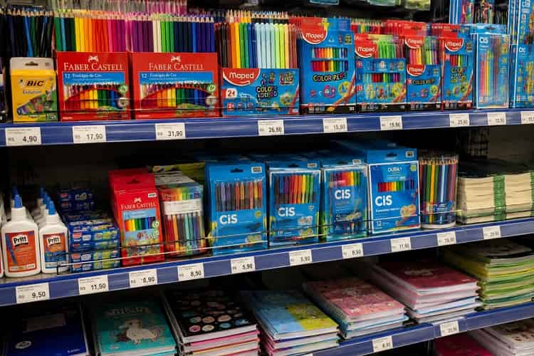 Procon-SP orienta pais sobre material escolar e transporte na volta às aulas Imagem ilustrativa gerada por IA