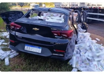 Motorista de carro carregado de cigarros ilegais morre em acidente em Rosana (SP) — Foto: Reprodução/Polícia Rodoviária