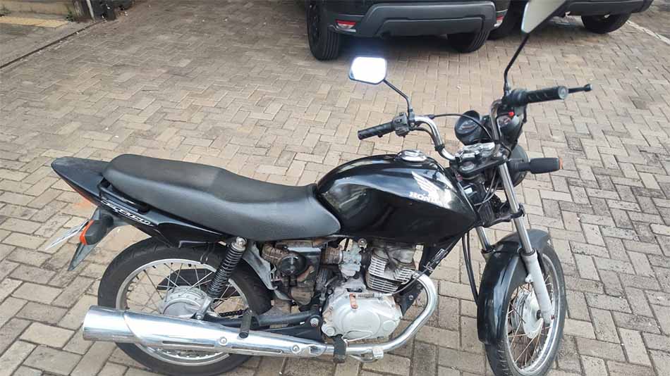 ROCAM prende homem por furto de motocicleta e recupera veículo em Araçatuba moto furtada