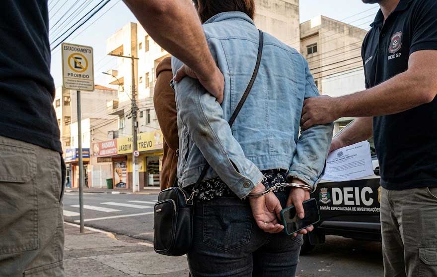 Polícia captura em Araçatuba mulher procurada pela Justiça de Alagoas Ilustração/IA