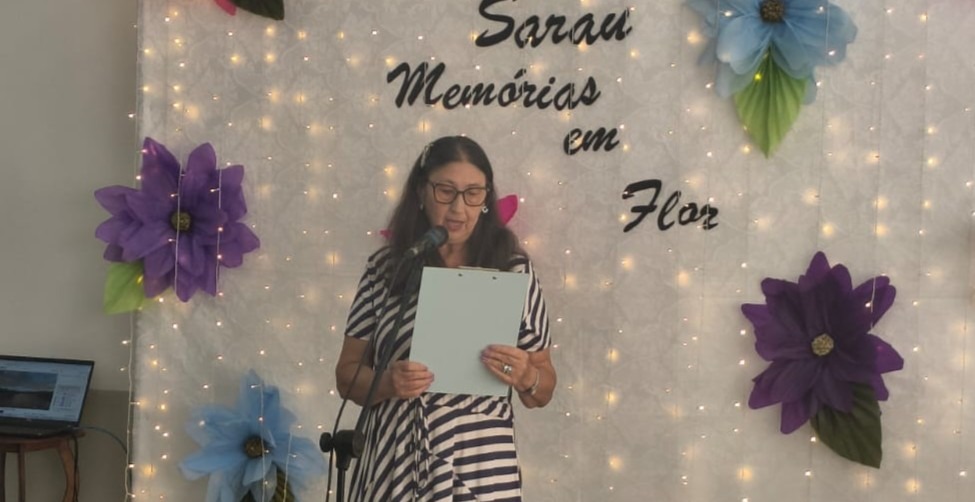 Projeto transforma lembranças de idosos em livros autorais sarau Memorias da Flor