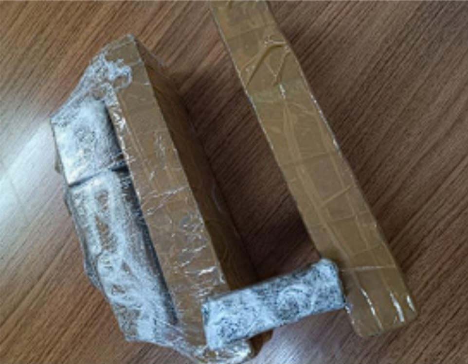 ROCAM prende entregador com mais de 2kg de maconha em Araçatuba tijolo de maconha