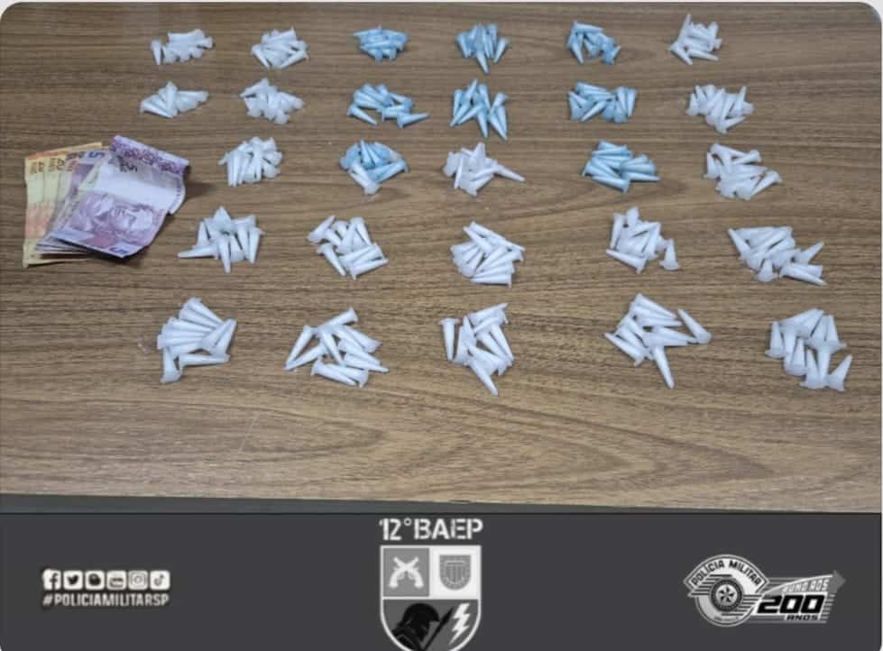 Mulher é presa pela BAEP com 268 porções de cocaína em Araçatuba traf baep