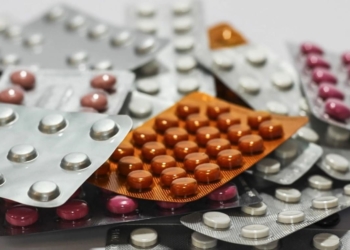varias cartelas de medicamentos