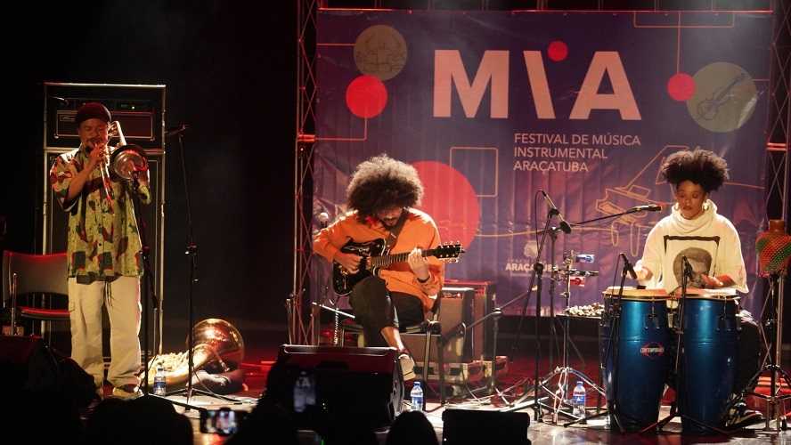 MIA começa em Araçatuba com show que reúne sopros, cordas e percussão MIA ata musica